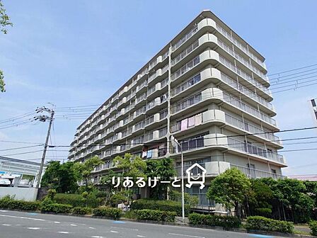 嬉しい駅歩6分の立地!スーパーなども近く、毎日のお買物も便利ですよ。