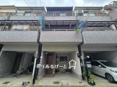 外観:お車1台分カースペース完備!家の玄関を出たらすぐに車に乗ることができて、雨の日や荷物が多い時も便利です♪ 外観:お車1台分カースペース完備!家の玄関を出たらすぐに車に乗ることができて、雨の日や荷物が多い時も便利です♪