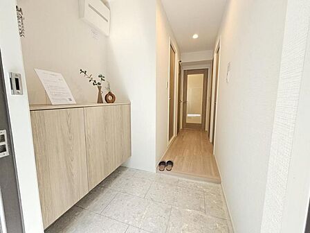 シューズボックスに収納して、散らかりがちな玄関もスッキリ使えます!