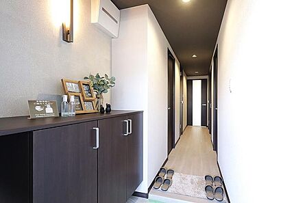 一日の始まりはすっきりと整頓された玄関から!