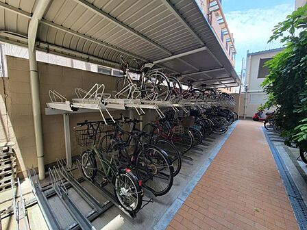 整理された駐輪場で自転車の出し入れもらくらく!
