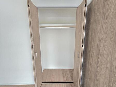 洋室5.6帖:各居室すべて収納付きでお部屋もすっきり使えますね!