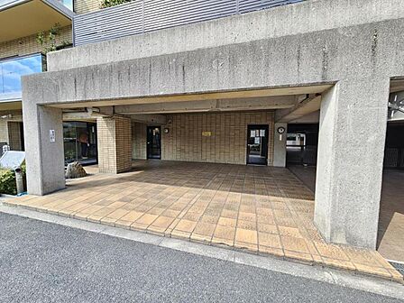 明るくゆったりエントランスが毎日お出迎えしてくれます。