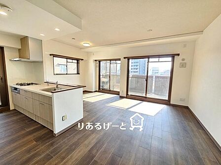 LDK16.7帖:たっぷり採光のはいる南向きのリビング!明るくて気持ちの良い空間
