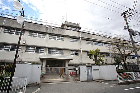 八戸の里小学校