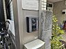室内：モニタ付きインターホンが設置されている玄関前！