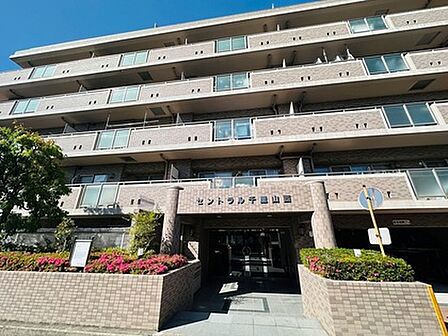 緑が多いマンションで気持ちのいい環境です!
