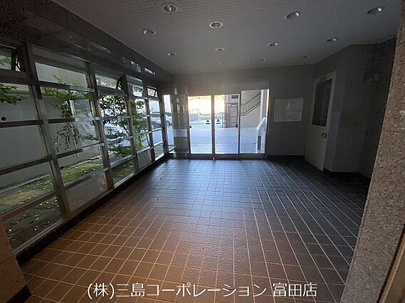 エントランスホ...