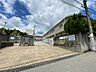 周辺：茨木市立山手台小学校（284m）