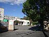 周辺：高槻市立安岡寺小学校（879m）