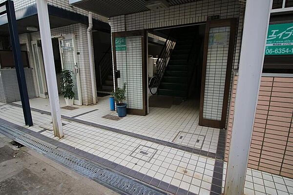 建物エントランス