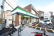 ファミリーマート新喜多東店 337m