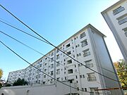 ペットもご一緒に生活が可能な物件です。築年数は経ていますが管理状態良好。全体総戸数947戸の大規模物件です。