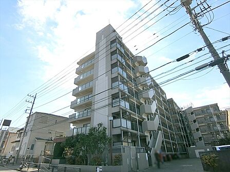ご見学の際は最寄駅やご自宅への送迎も承ります。対応可能エリアはスタッフまでお問合せください。