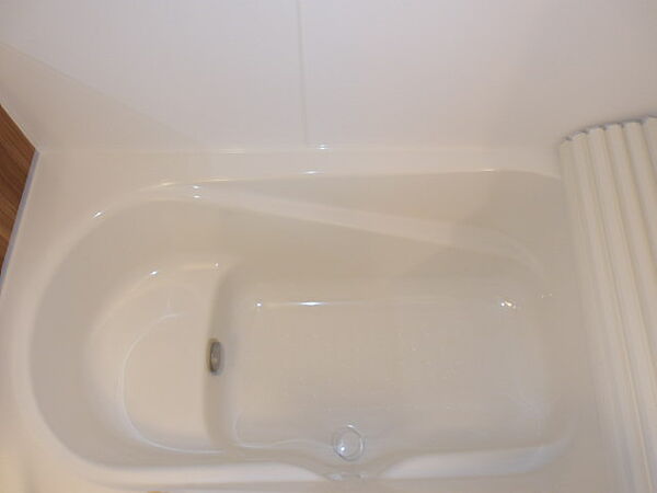 画像9:コンパクトで使いやすいお風呂です