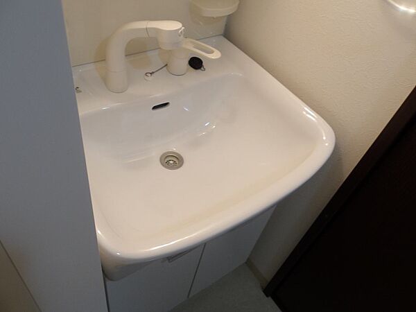 画像22:独立洗面台あり、毎朝おしゃれに忙しい女性の方におすすめです