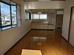 サンヴァリエ長岡 201 2階1LDKのリビング/ダイニング