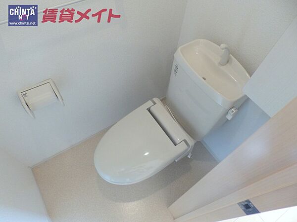 画像10:トイレ同型モデルの写真になります。