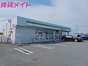 ファミリーマート名四川越店 422m