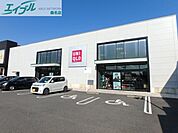 ユニクロ三重川越店 2470m