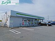 ファミリーマート名四川越店 358m