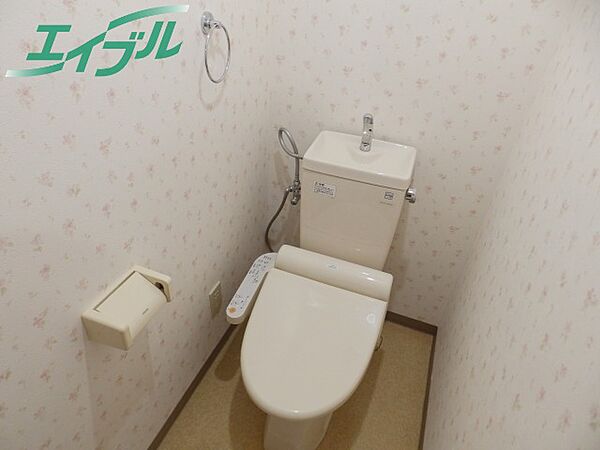 画像11:トイレ同型参考写真