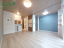 スカイ 1階1LDKのリビング/ダイニング