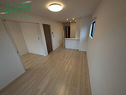 エスポワールくわな　II 2階2LDKのリビング/ダイニング