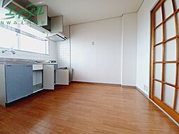 ストリートアート 4階2DKのリビング/ダイニング