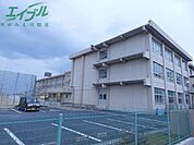 四日市市立八郷小学校 774m