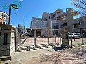 四日市市立浜田小学校 521m