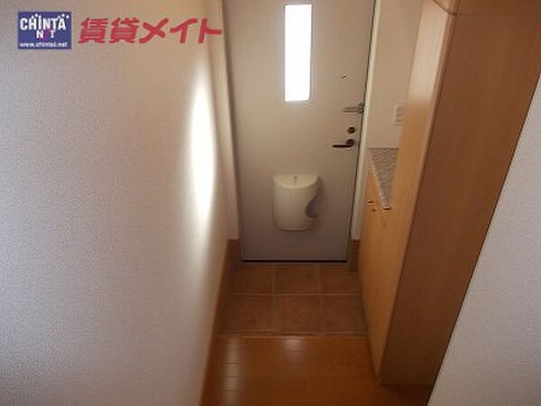 玄関：同タイプ部屋写真です。