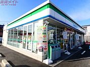 ファミリーマート東員町六把野店 797m