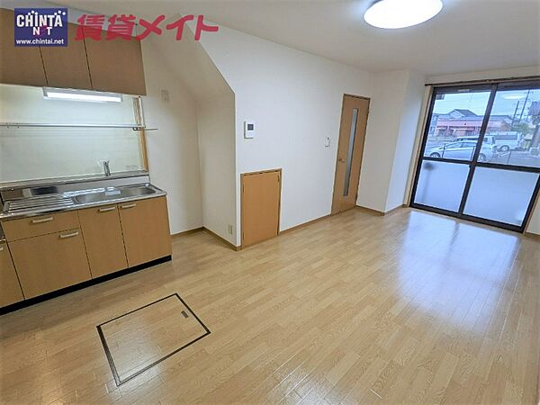 ＳＵＮＲＩＳＥIII B｜三重県四日市市釆女町(賃貸テラスハウス2LDK・1階・59.62㎡)の写真 その3