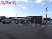 ファミリーマート鈴鹿住吉四丁目店 148m