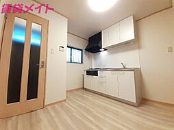 近鉄鈴鹿線 三日市駅 徒歩8分の賃貸アパート 2階2DKのリビング/ダイニング