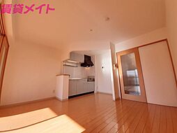 近鉄鈴鹿線 平田町駅 徒歩14分の賃貸マンション 3階1LDKのリビング/ダイニング