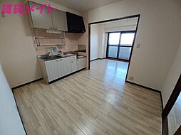 近鉄鈴鹿線 平田町駅 徒歩4分の賃貸マンション 4階2LDKのリビング/ダイニング