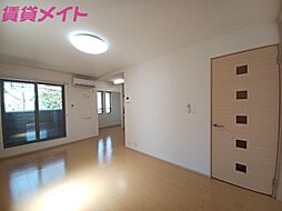 近鉄鈴鹿線 平田町駅 徒歩17分の賃貸アパート 2階1LDKのリビング/ダイニング