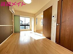 近鉄鈴鹿線 平田町駅 徒歩10分の賃貸アパート 2階1LDKのリビング/ダイニング