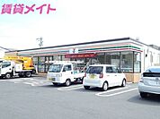 セブンイレブン鈴鹿道伯町店 128m