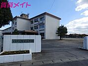 鈴鹿市立明生小学校 712m