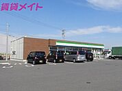 ファミリーマート鈴鹿神戸三丁目店 638m