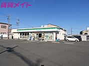 ファミリーマート鈴鹿おかだ店 741m