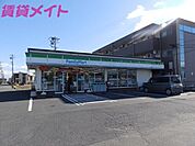ファミリーマート末広町店 618m