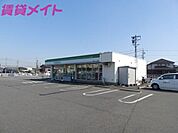 ファミリーマート鈴鹿サーキット前店 712m