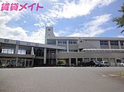 亀山市立中部中学校 2440m