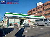 ファミリーマート津栄町二丁目店 714m