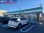 ファミリーマート津乙部店 442m