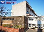 津市立藤水小学校 1051m